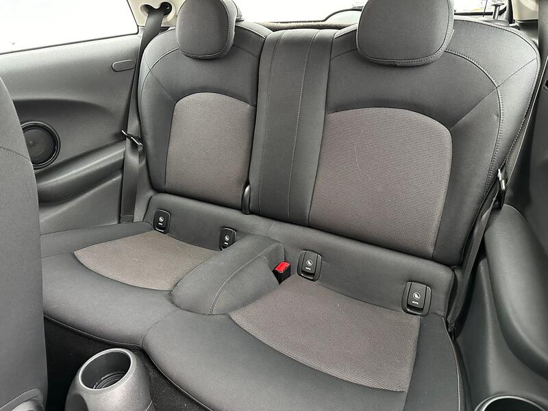 MINI HATCH