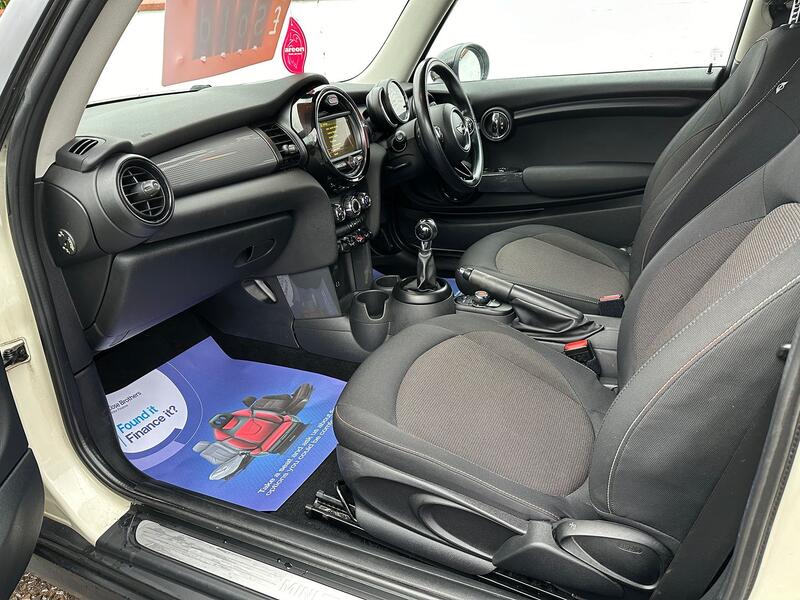 MINI HATCH