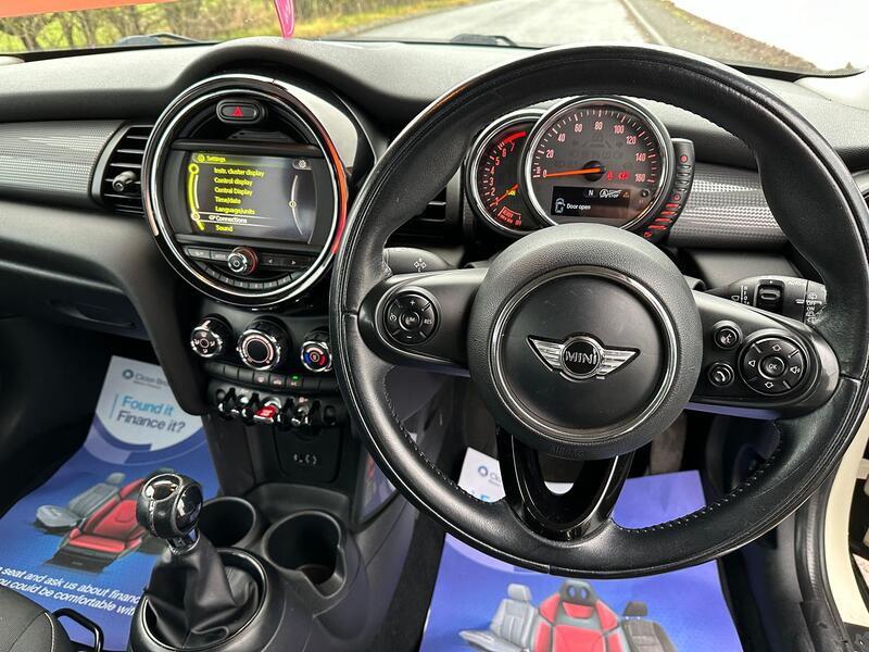 MINI HATCH