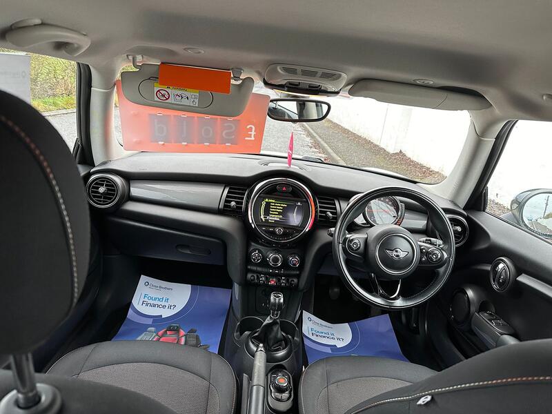 MINI HATCH
