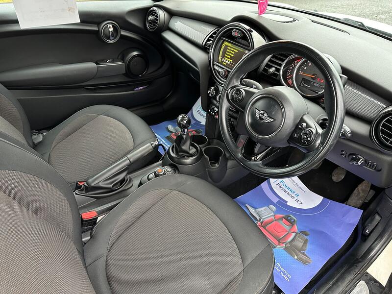 MINI HATCH