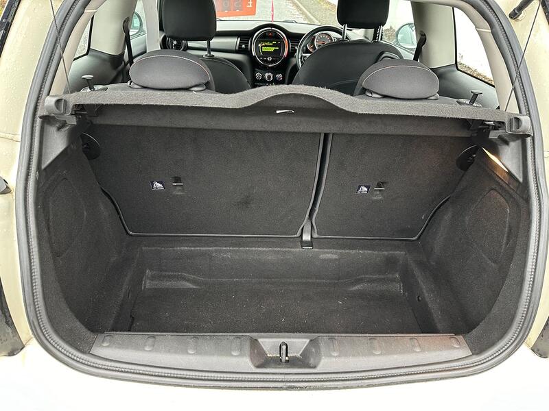 MINI HATCH