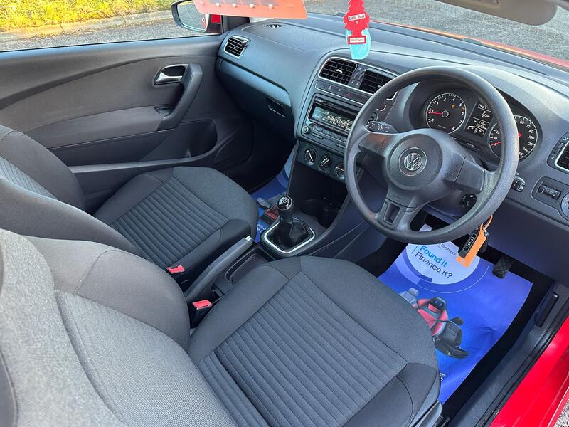 VOLKSWAGEN POLO