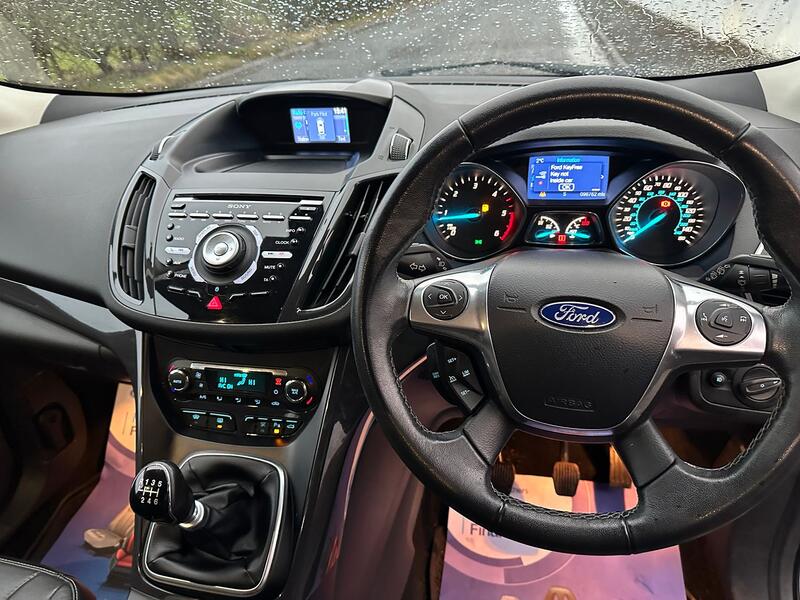 FORD KUGA