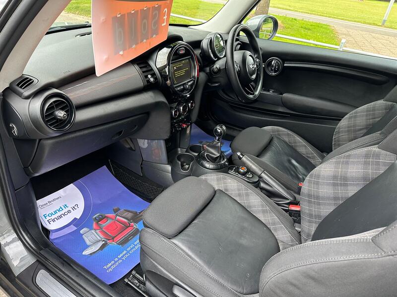 MINI HATCH