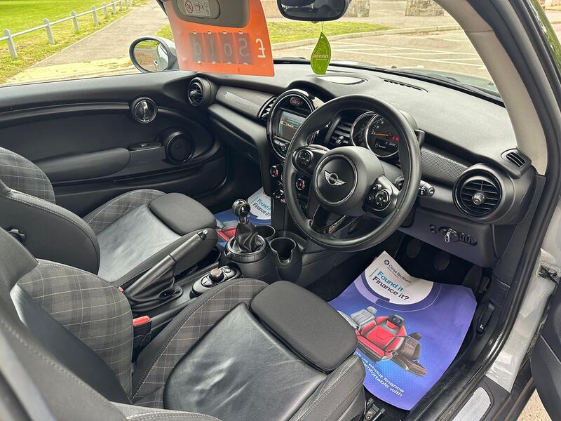 MINI HATCH