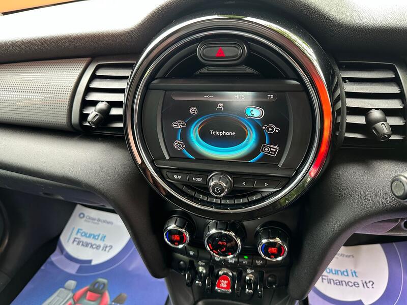 MINI HATCH