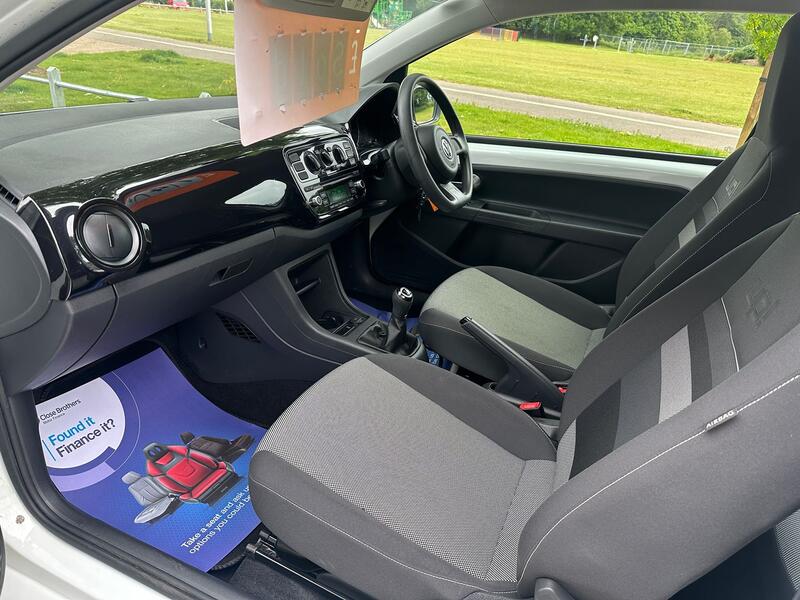 VOLKSWAGEN UP