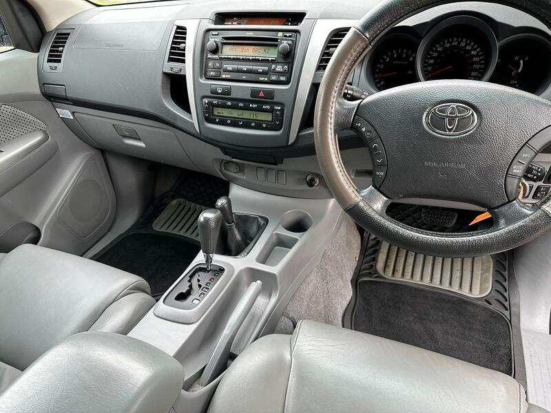 TOYOTA HILUX