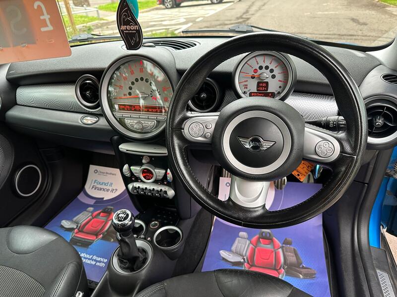 MINI HATCH
