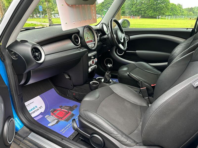 MINI HATCH