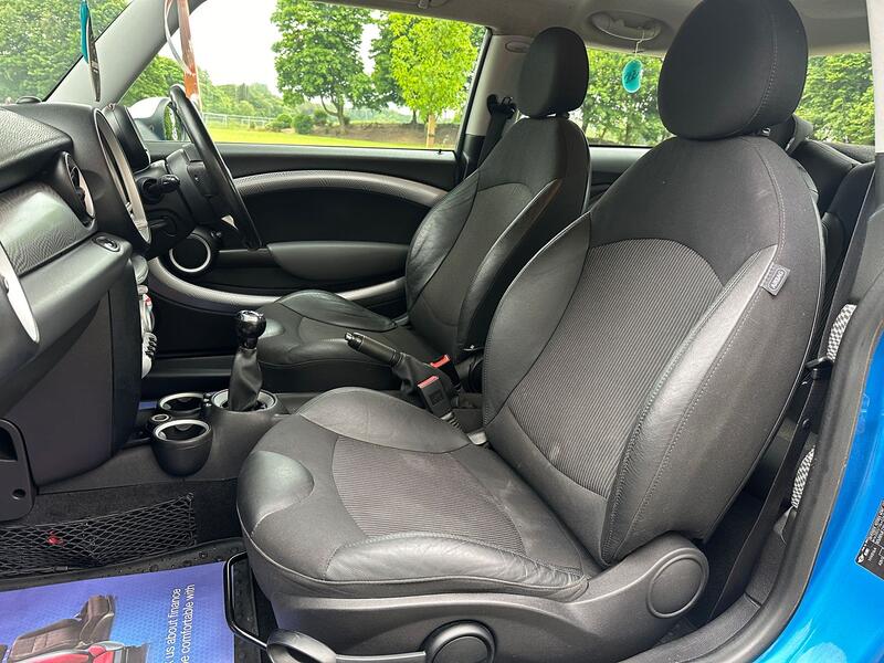 MINI HATCH