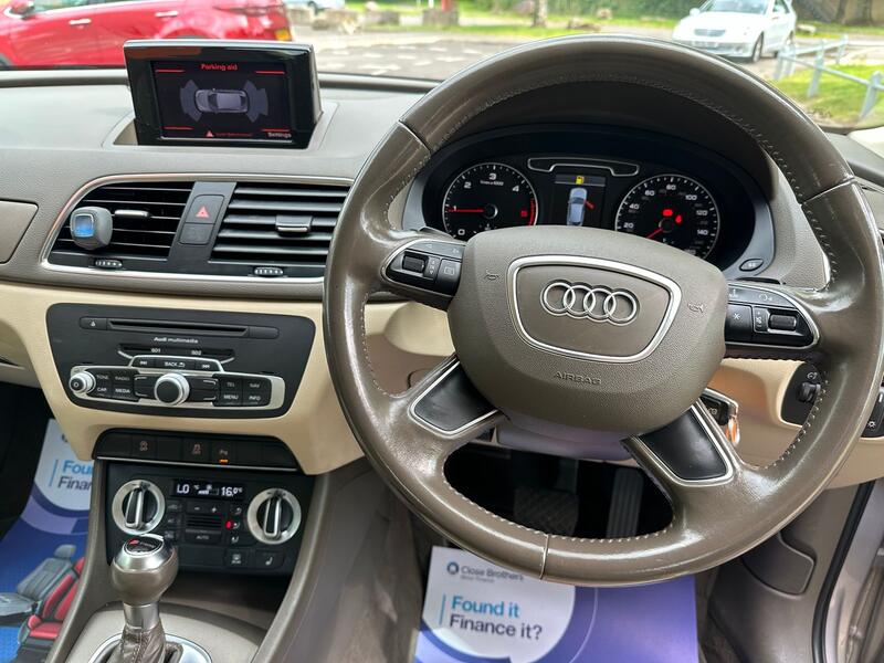 AUDI Q3