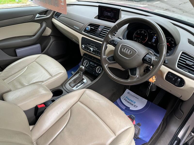 AUDI Q3