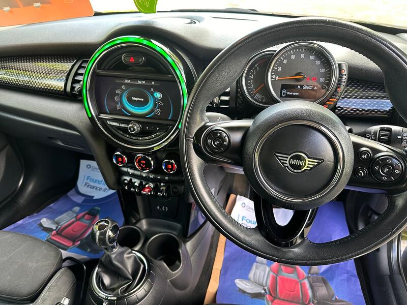 MINI HATCH