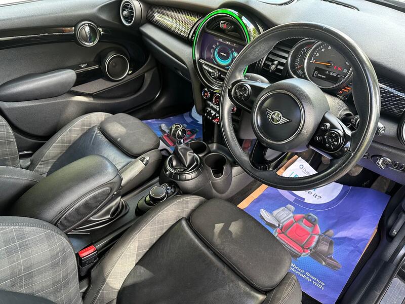 MINI HATCH