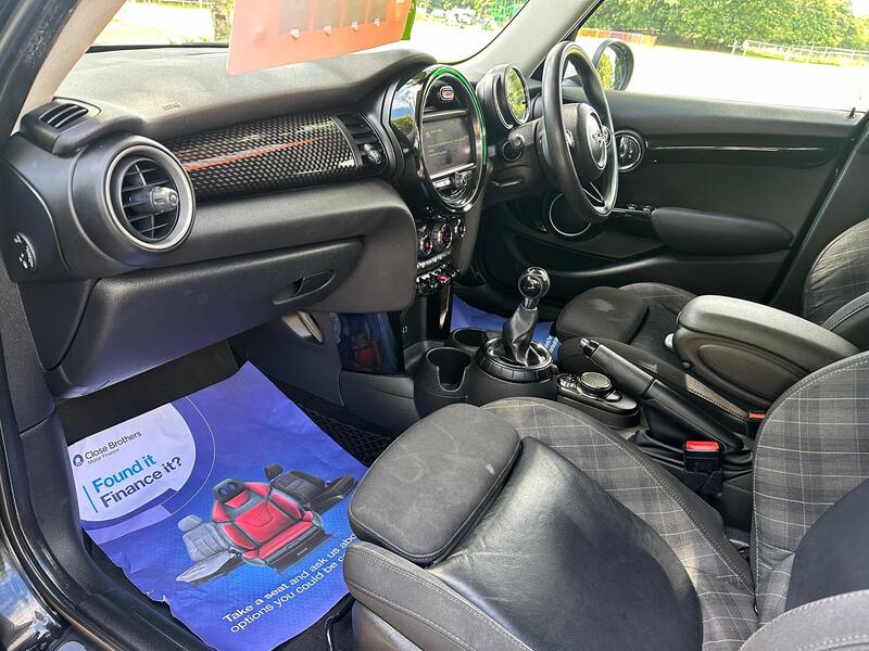 MINI HATCH