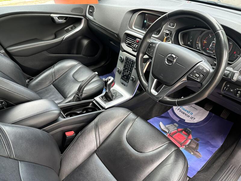 VOLVO V40