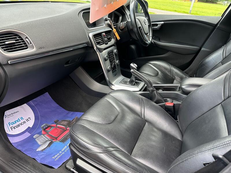 VOLVO V40