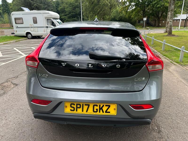 VOLVO V40