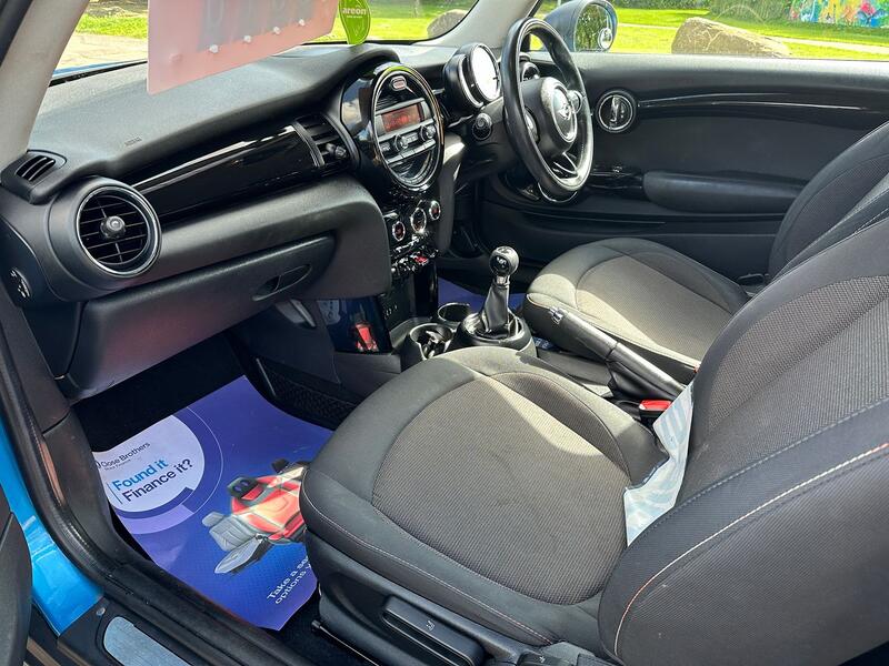 MINI HATCH
