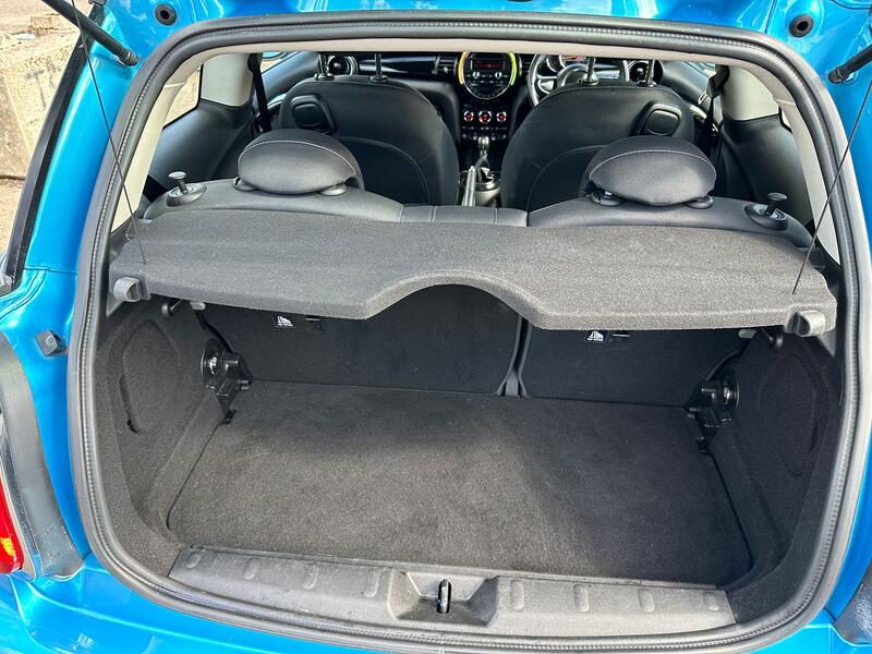 MINI HATCH