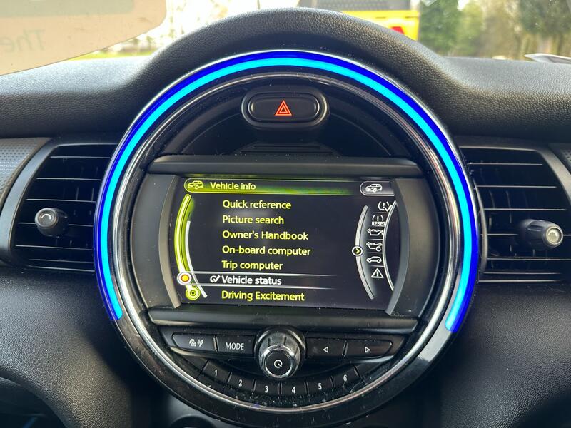 MINI HATCH