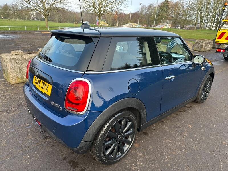 MINI HATCH