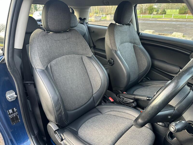 MINI HATCH