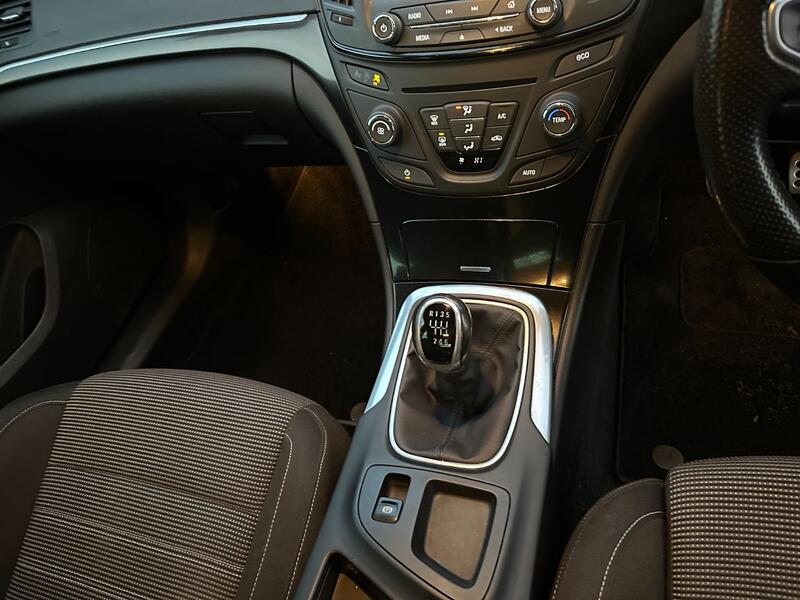 VAUXHALL INSIGNIA