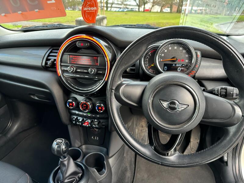 MINI HATCH