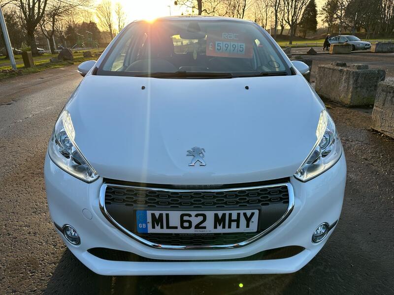 View PEUGEOT 208 1.4 VTi Allure