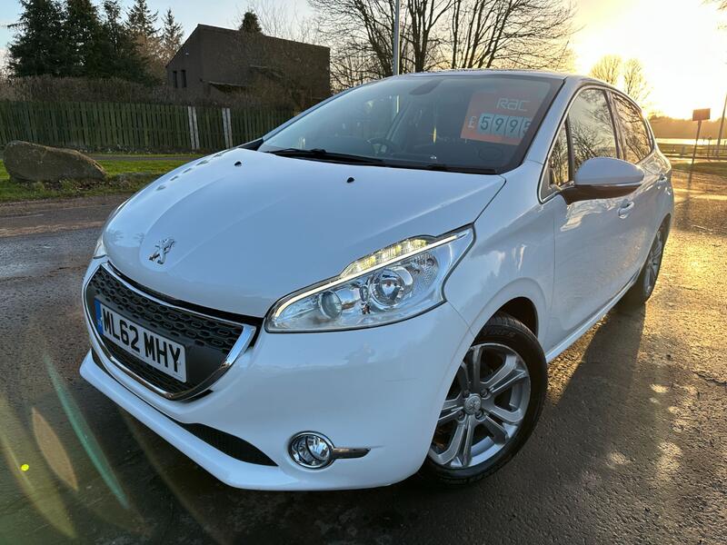 View PEUGEOT 208 1.4 VTi Allure
