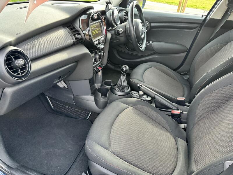 MINI HATCH