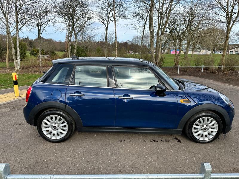 MINI HATCH