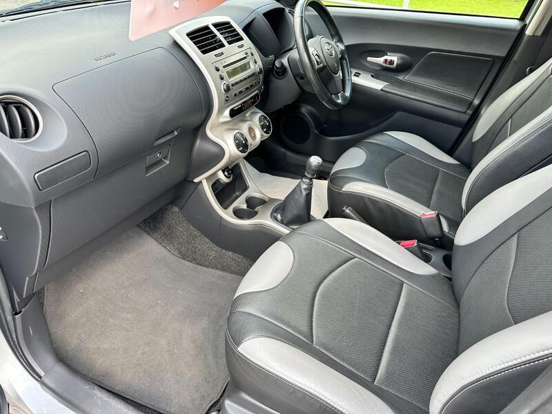 TOYOTA URBAN CRUISER