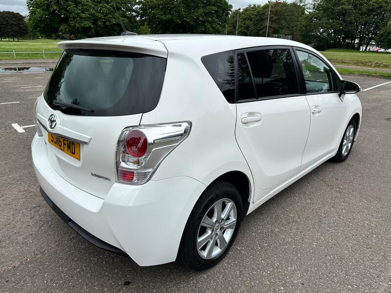 TOYOTA VERSO