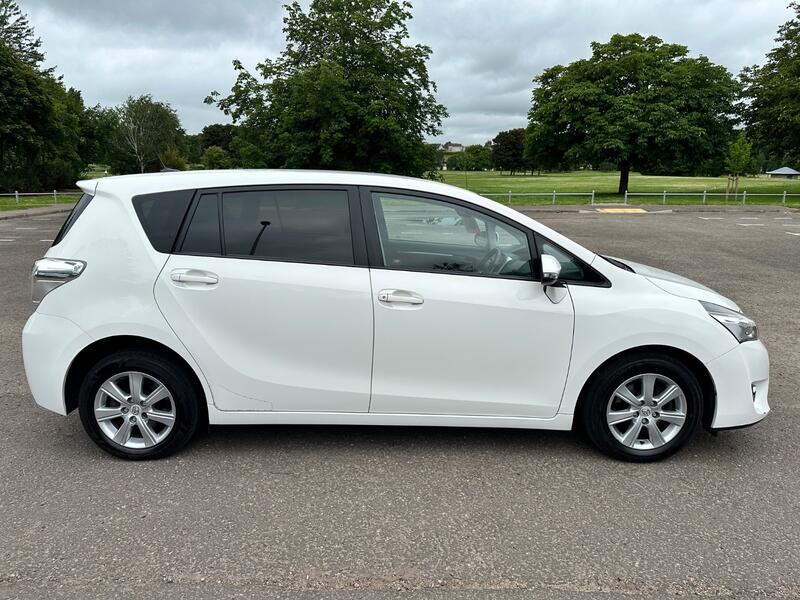 TOYOTA VERSO