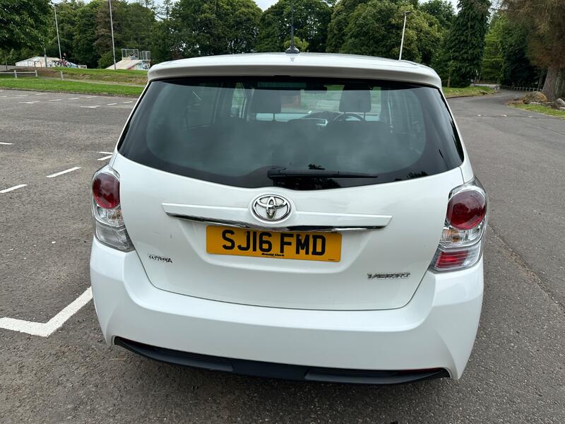 TOYOTA VERSO